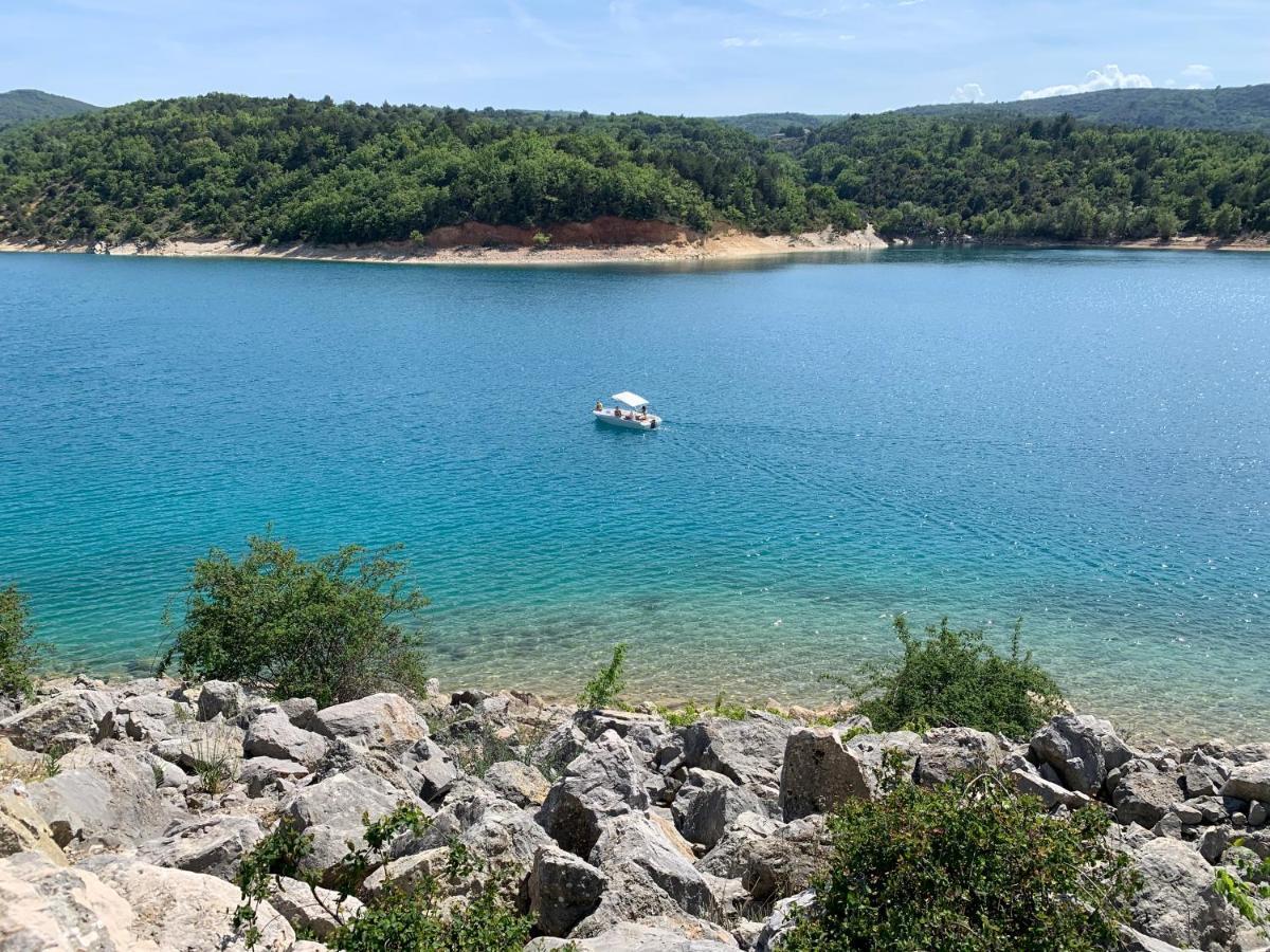 Les Gorges et Lacs du Verdon: Flexible Maison Accommodations Regusse Exterior photo